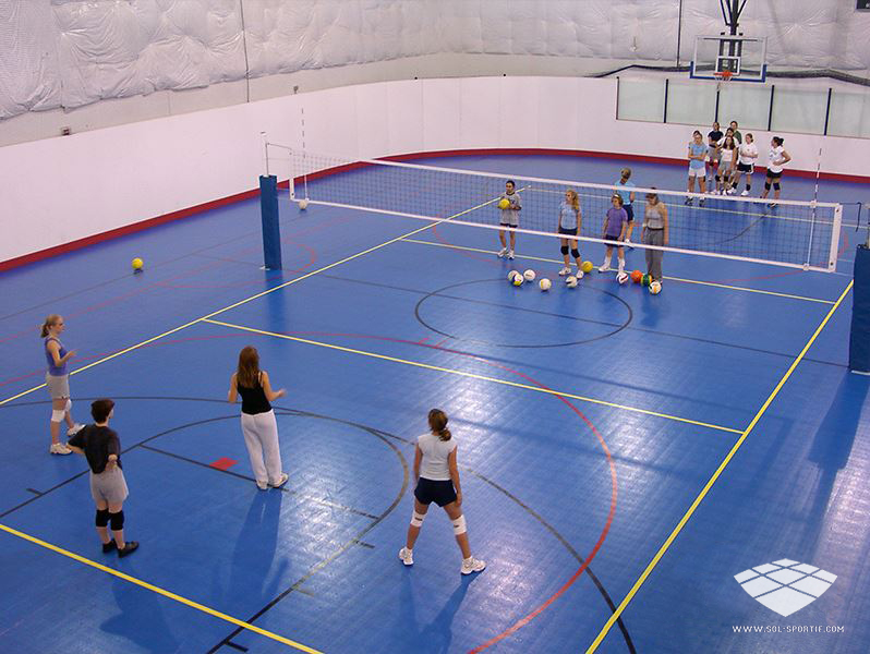 terrain de volleyball intérieur