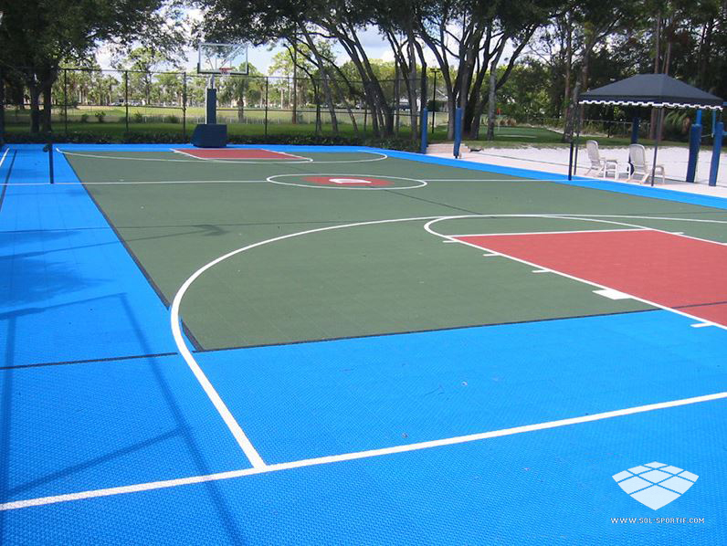 Terrain de sport : terrain de basketball